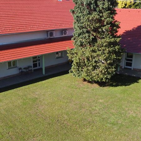 Kira Panzio Bed & Breakfast Lengyeltoti Екстериор снимка