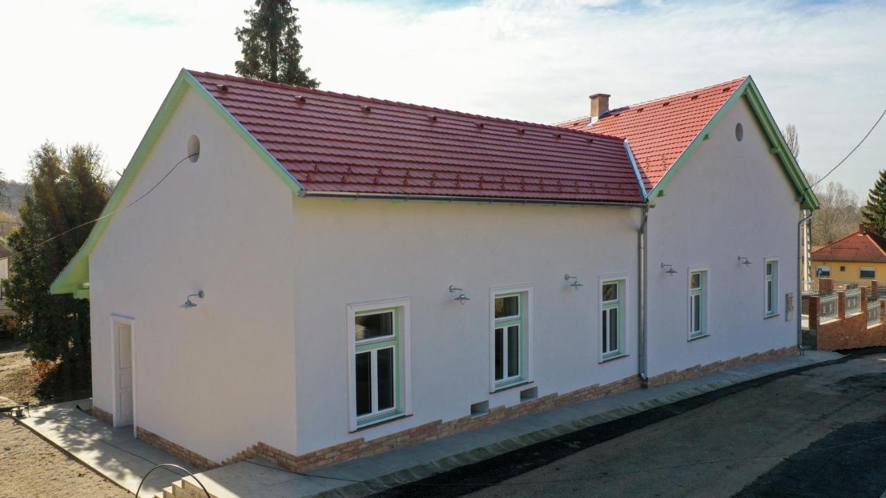 Kira Panzio Bed & Breakfast Lengyeltoti Екстериор снимка