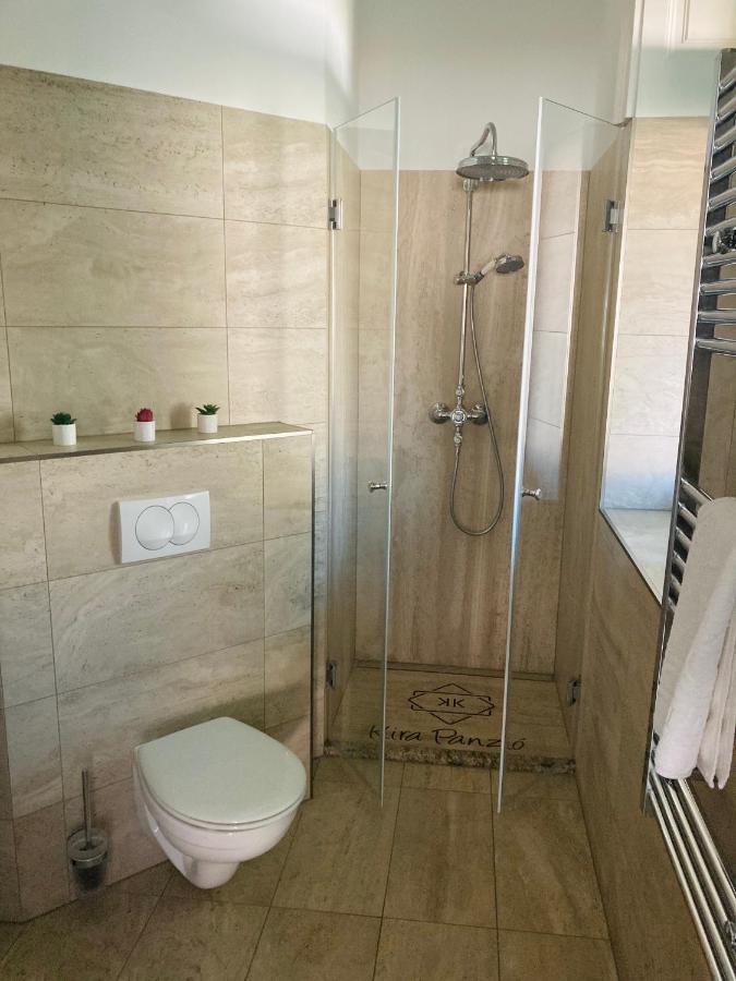 Kira Panzio Bed & Breakfast Lengyeltoti Екстериор снимка