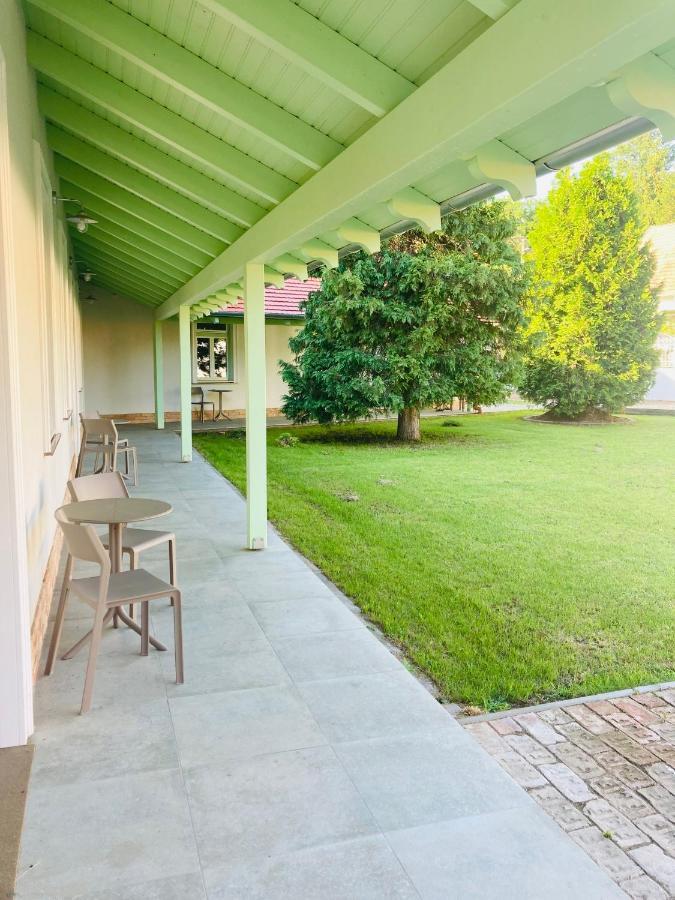 Kira Panzio Bed & Breakfast Lengyeltoti Екстериор снимка