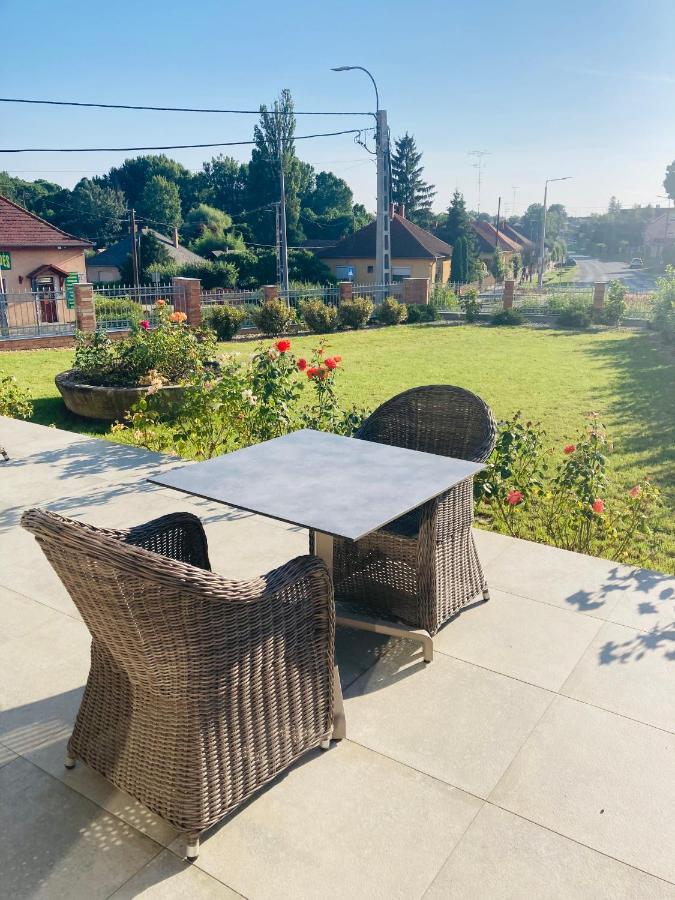 Kira Panzio Bed & Breakfast Lengyeltoti Екстериор снимка