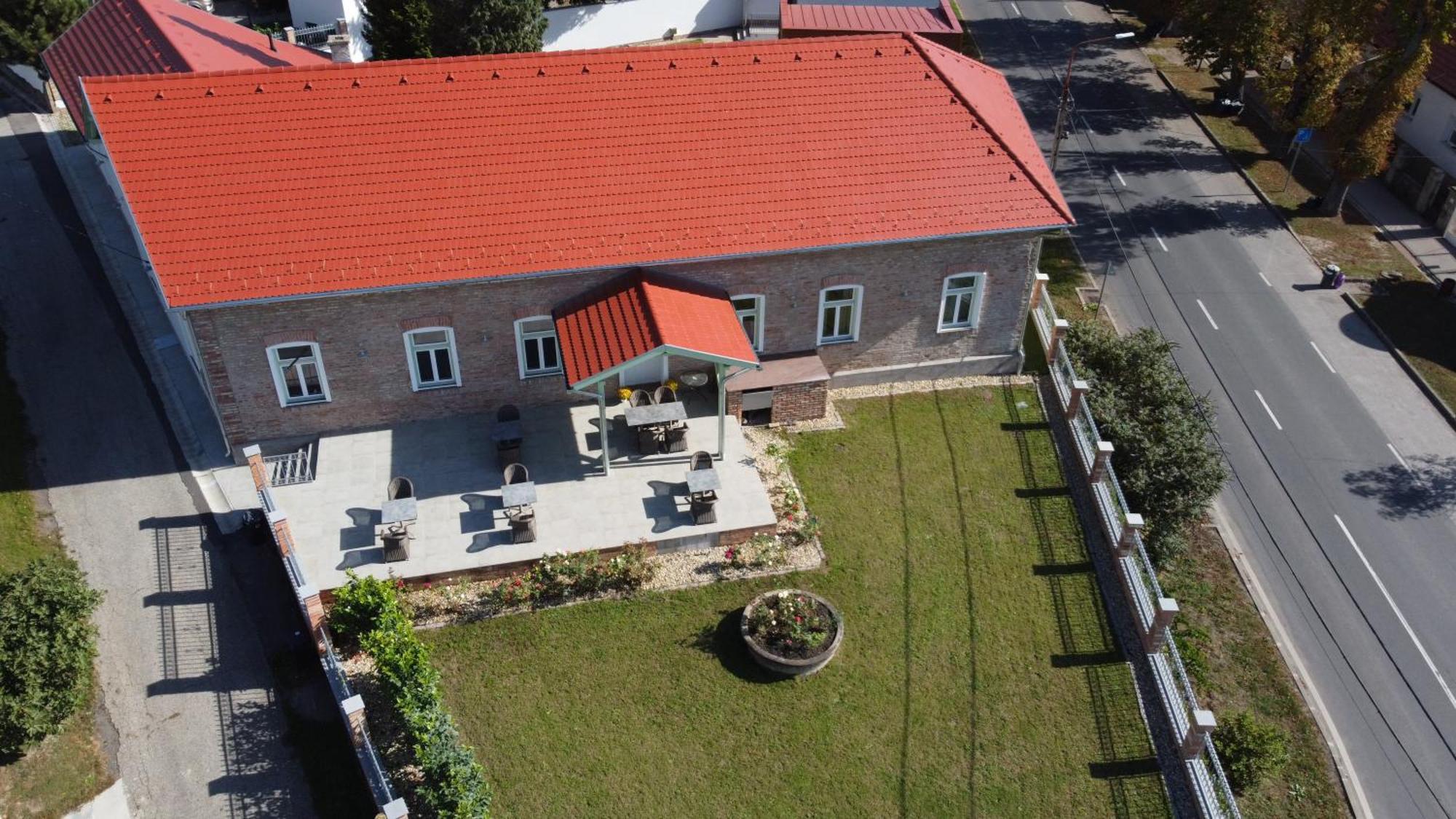 Kira Panzio Bed & Breakfast Lengyeltoti Екстериор снимка
